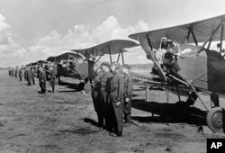 Радянські льотчики під час навчальних польотів. СРСР, 1943 рік