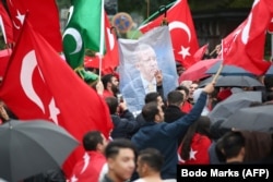 Демонстрация живущих в Германии турок, поддерживающих Реджепа Эрдогана. Гамбург, 16 июля