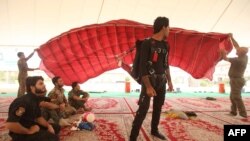 Members of the Ghadab Brigade under the Abbas Battalion of the Shi'ite Popular Mobilization Units, fighting alongside Iraqi government forces against the Islamic State (IS) group, take part in combat training on May 14 in Karbala.