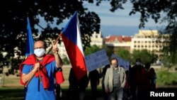 Акция протеста в Праге, 29 апреля 2020 года
