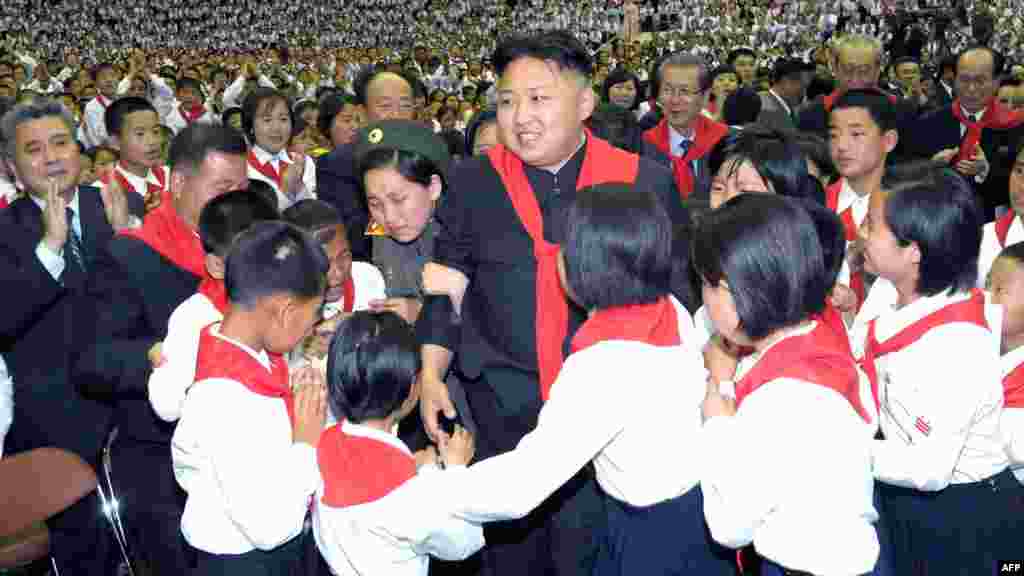 Şimali Koreya lideri Kim Jong Un Koreya Gənclər Təşkilatının 66-cı ild&ouml;n&uuml;m&uuml; &uuml;&ccedil;&uuml;n Pxenyanda ke&ccedil;irilən tədbirdə. (AFP PHOTO/KCNA via KNS) 