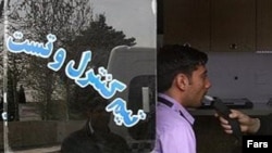 Азаматтардың арақ ішкен--ішпегенін полиция тексеріп жатыр. Иран.