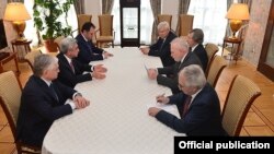 Russia - Armenian President Serzh Sarkisian (C,L) meets with OSCE Minsk Group co-chairs in Saint Petersburg, 20Jun2016