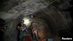 Afganistanske specijalne snage ispituju pećinu nakon "majke svih bombi" koju je bacio SAD