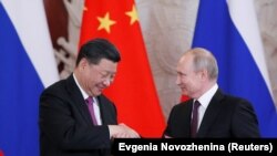 Președintele Vladimir Putin cu omologul său chinez Xi Jinping astăzi la Moscova