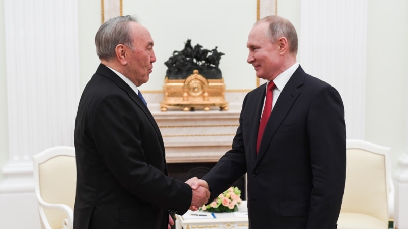 Пресс-секретарь Кремля: Путин пожелал Назарбаеву скорейшего выздоровления после операции 