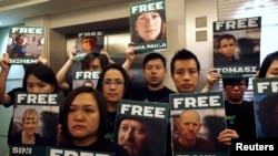 Активисты "Гринпис" в Гонконге выступают в поддержку арестованной команды "Арктик Санрайз"