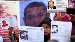 Демонстранты в Мехико на акции против убийств, похищений и насилия держат портреты своих погибших и пропавших без вести близких. Август 2019 года
