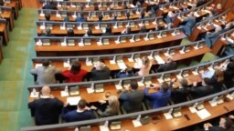 Poslanici Srpske liste tokom glasanja za novu Vladu u Skupštini Kosova, Priština