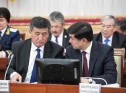 Президент Сооронбай Жээнбеков и премьер-министр Мухаммедкалый Абылгазиев.