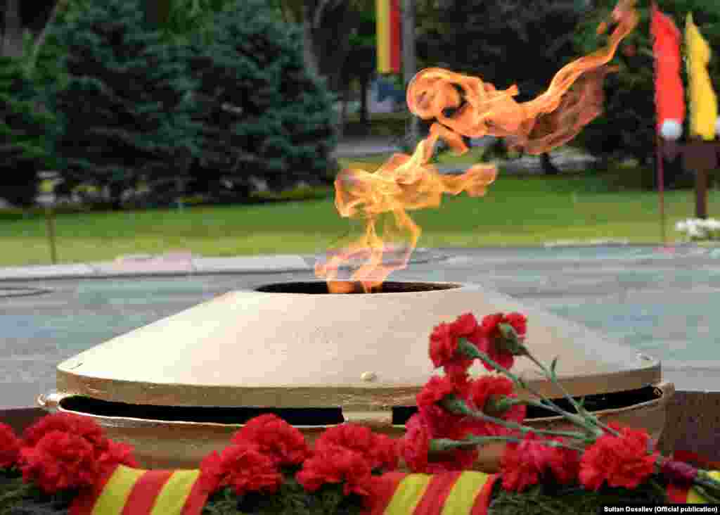9-майда Бишкек шаарында Жеңиштин 75 жылдыгынын урматына митинг-реквием өттү.