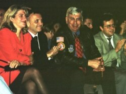 Весна Шкаре-Ожболт та американський генерал Жак Пол Клейн, який очолював місію ООН UNTAES у Хорватії та Боснії і Герцеговині, кінець 90-х років