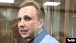 Защитники Алексея Пичугина убеждены: прокуратура давит на него, пытаясь вытянуть признания, дискредитирующие руководителей ЮКОСа