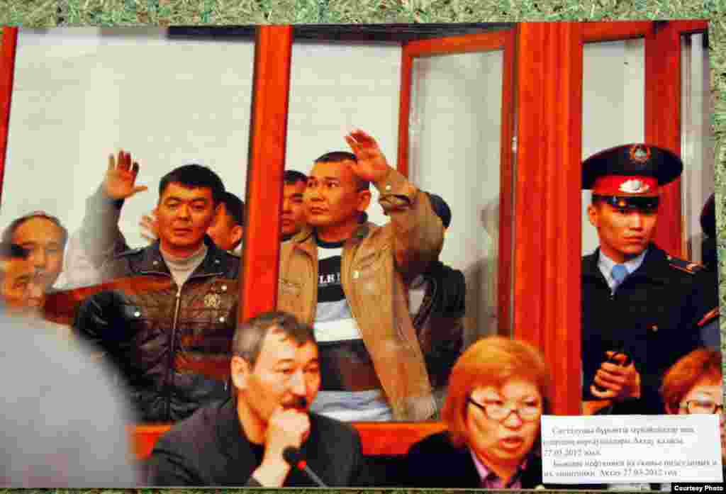 Фотокопия снимка подсудимых по делу &quot;о беспорядках в Жанаозене&quot;. 