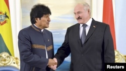 Президент Белоруссии Александр Лукашенко также входит в число друзей Эво Моралеса. Минск, 4 сентября 2013 года