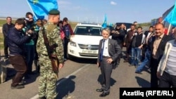 Mustafa Dzhemilev is denied access to Crimea at a border checkpoint on May 3.