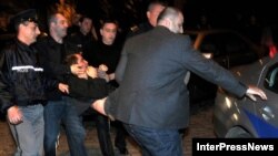 Представители офиса Народного защитника Грузии и нескольких других правозащитных НПО обратились с требованием к правительству создать независимый орган, который будет заниматься расследованием инцидентов между полицейскими и гражданами