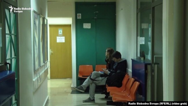 Pacijenti u čekaonici jednog doma zdravlja u Sarajevu (fotoarhiv)