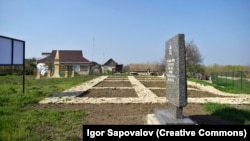 Молдова. Між пам’ятниками гетьману Івану Мазепі і Карлу ХІІ у Варниці розташовані фундаменти будинку, де помер гетьман