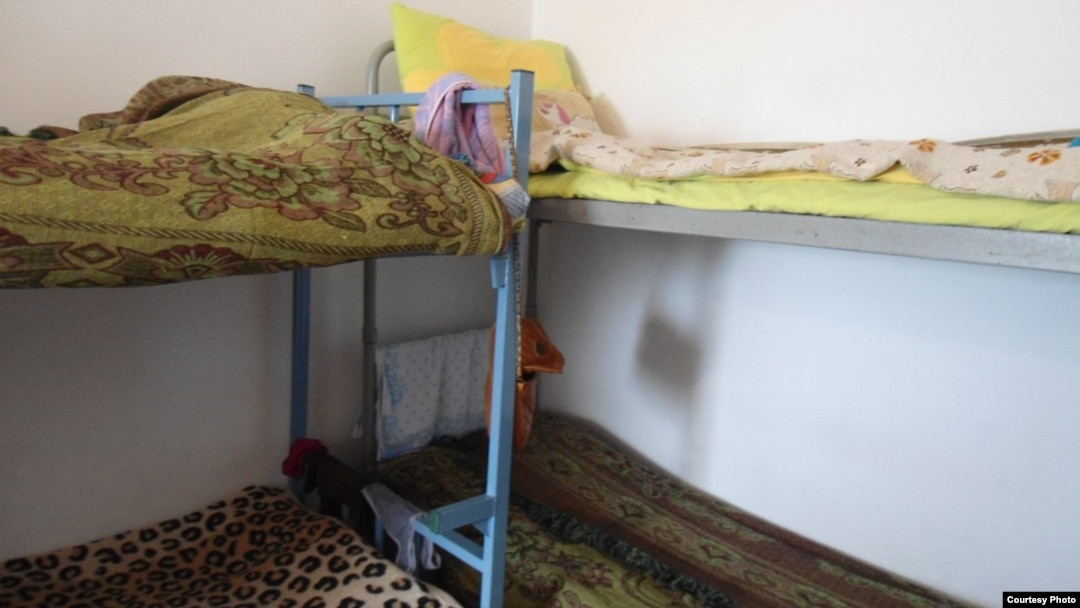 Жатақханадағы жалаңаш орыс студенттері