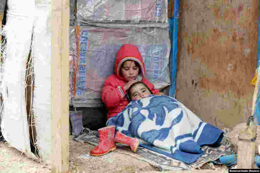 در این فصل برف و سرما،&nbsp;پناهندگان سوری &zwnj;به خصوص کودکان، روزهای سختی را پشت سر می&zwnj;گذرانند.&nbsp;