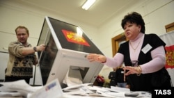 Members of the local electoral commission open ballot boxes at a polling station in Vladivostok.