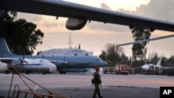 Rusiyaya məxsus təyyarələr, Suriyanın Hmeymim hərbi bazasında, 4 aprel 2016