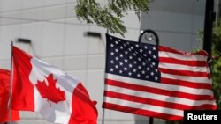 Флаги Канады и США.