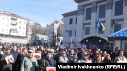 Акция в поддержку Савченко у посольства России в Киеве. 