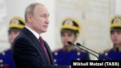 Владимир Путин во время церемонии вручения государственных наград в Кремле, 12 июня 2019 г.