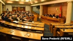 Crnogorski zvaničnici koji su direktno ili indirektno odgovorni za afere gotovo nikada nijesu podnijeli ostavke ili preuzeli odgovornosti (Skupština Crne Gore)