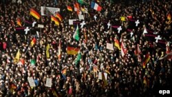 12 январь куни Дрездендаги намойишда 25 мингга яқин одам қатнашди.