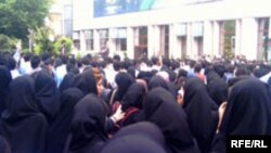 صحنه ای از اعتراضات دانشجویی در دانشگاه امیر کبیر تهران