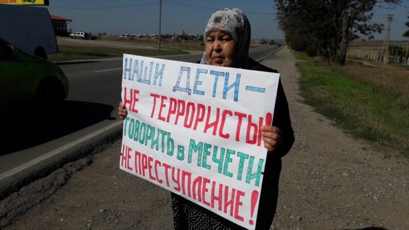 В Крыму проходит одиночный пикет в поддержку фигуранта «дела Хизб ут-Тахрир» Смаилова (+видео)