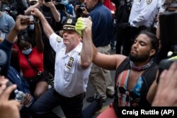 Șeful Poliției din New York, în timpul unui protest de pe 1 iunie, declanșat în urma uciderii lui George Floyd