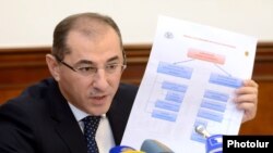 Armenia - Finance Minister Vartan Aramian speaks at a news conference in Yerevan, 25Sep2017.