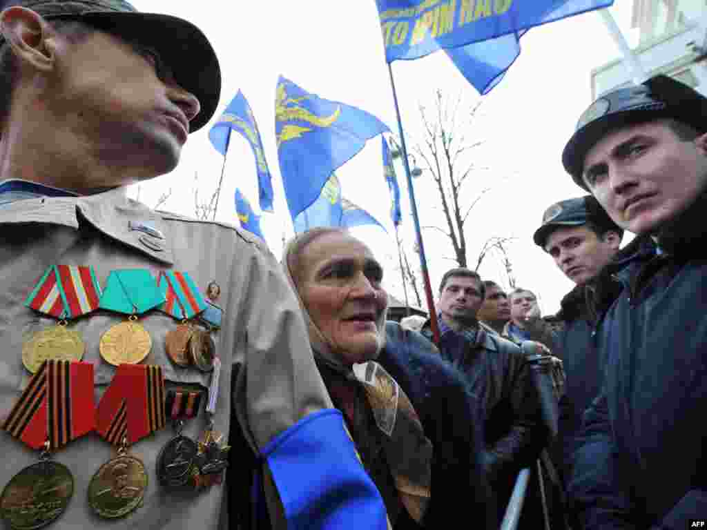 Veterans and invalids of the Soviet war in Afganistan and other wars and armed conflicts rally in front of the Cabinet of Ministers in Kyiv on November 10. Protesters demand their social safeguards and benefits to be saved following a government plan to cancel them next year. Photo by Sergei Supinsky for AFP