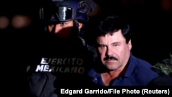 Joaquin „El Chapo” Guzman a fost arestat a două oară de autoritățile mexicane în 2014, însă a reușit apoi să evadeze. A fost capturat din nou în 2016 și extrădat în SUA, unde o instanță din New York l-a condamnat în 2019 la închisoare pe viață. REUTERS/Edgard Garrido/File Photo