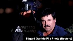 "El Chapo" Guzman u pratnji policije
