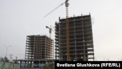 Недостроенный жилой дом. Астана, 31 октября 2016 года