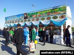Çärä gatnaşdyrylýanlar iýmiti öz hasabyna almaly bolýardylar