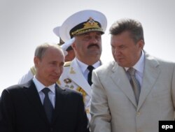 Владимир Путин, Юрий Ильин и Виктор Янукович, 28 июля 2013 года