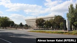 Здание парламента в Бишкеке