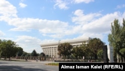 Здание парламента в Бишкеке.