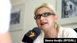 Vesna Šalović tokom razgovora sa novinarom RSE