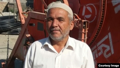 Бағалары бар әдемі мәскеулік транниктер