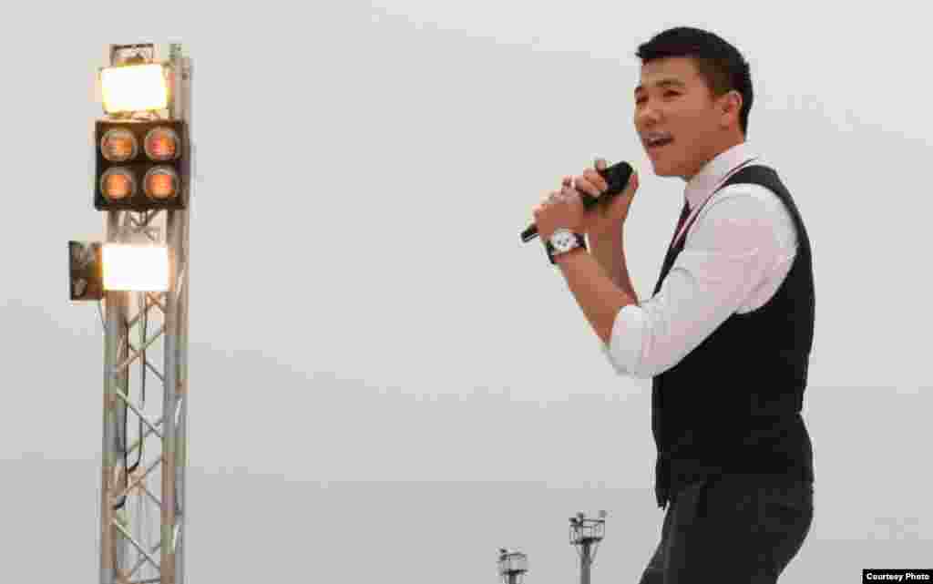 Поп-певец Омар (Кыргызстан)