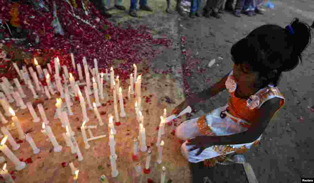 Pakistan - Preko 300 ljudi izgubilo je život u požaru u fabrici u Karačiju, 13. septembar 2012. Foto: REUTERS /Akhtar Soomro