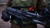 Российские власти категорически отрицают участие своих солдат в боевых действиях в Донбассе