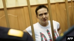 Ukrainian pilot Nadia Savchenko stands inside a defendant's cage during a court hearing in Moscow in 2014. (file photo)